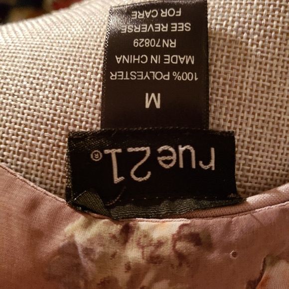 Forever 21 sleeveless top. - Picture 5 of 6